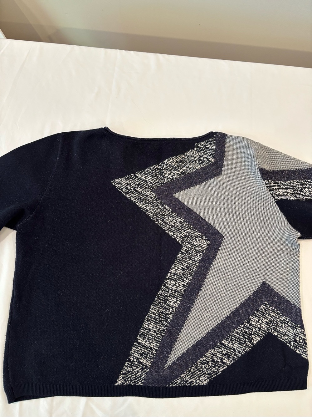 Max&Co. Black and Gray Abstract Graphic Cropped Knit Crewneck Sweater Medium